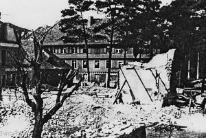 Struveshof nach dem Bombenangriff
