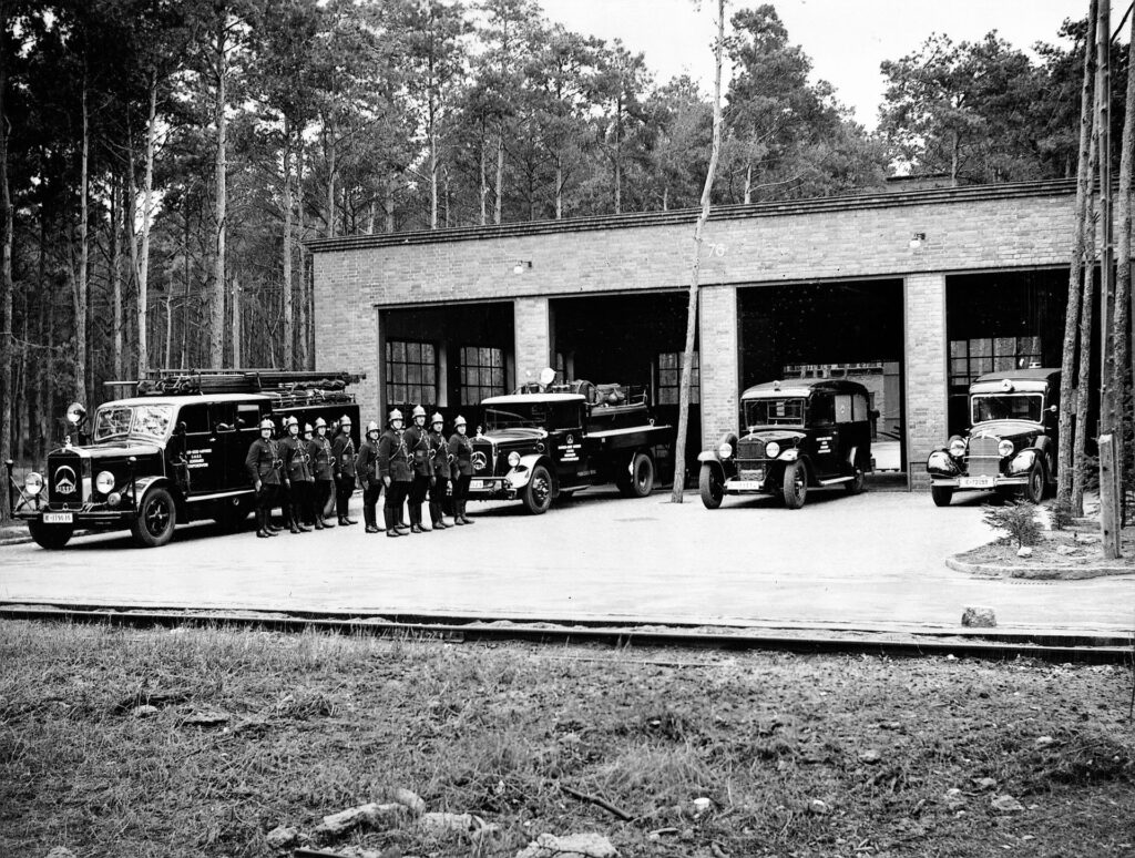 Die Werkfeuerwehr zu einer Übung angetreten, 1940